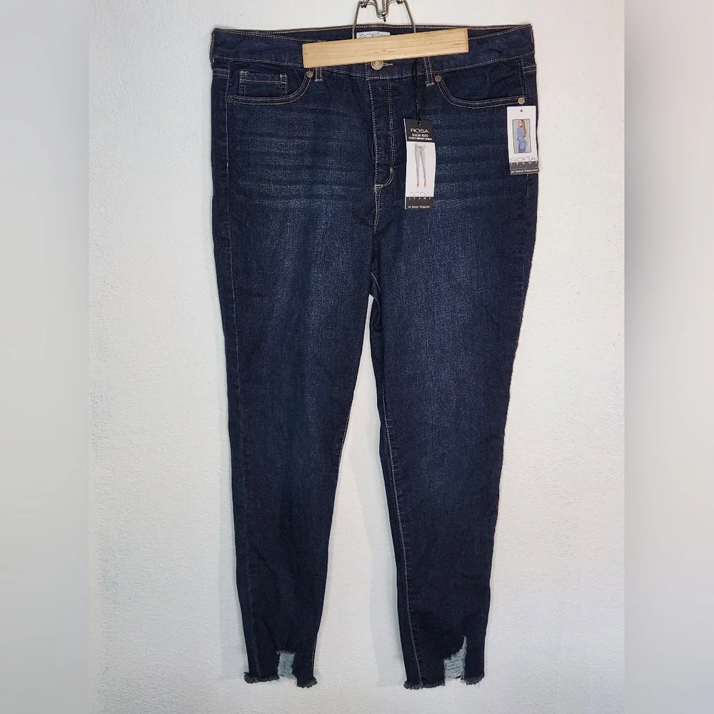 Sofia Vergara, Dark Blue Denim Jeans - Picture 1 of 10